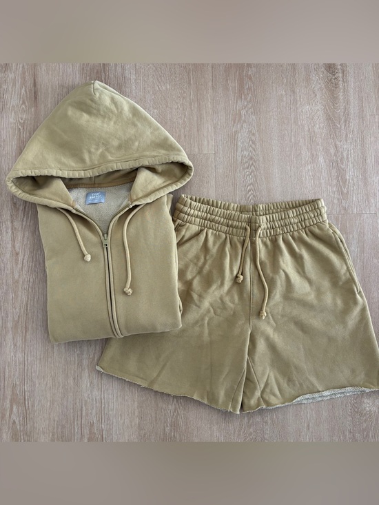 TNA Pants - Aritzia TNA Cozy AF Fleece Zip Hoodie and Shorts Set
Hoodie size 1 shorts size S